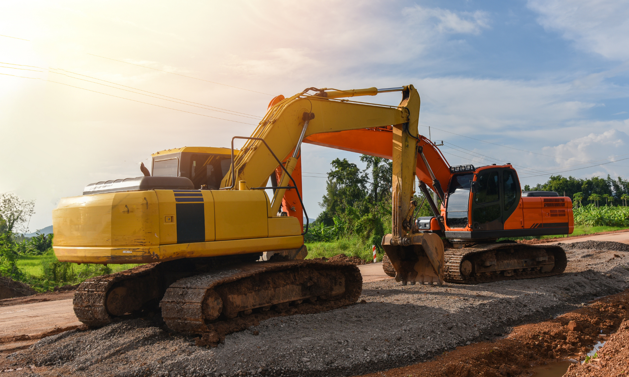 Deux pelles hydrauliques sur chantier